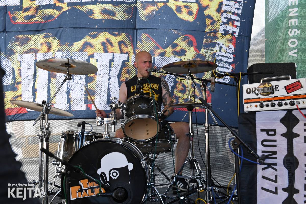 Punk Rock for Ferdinand: nejen dospěláci pařili na RV-4, The Fialky nebo !V.V.Ú.