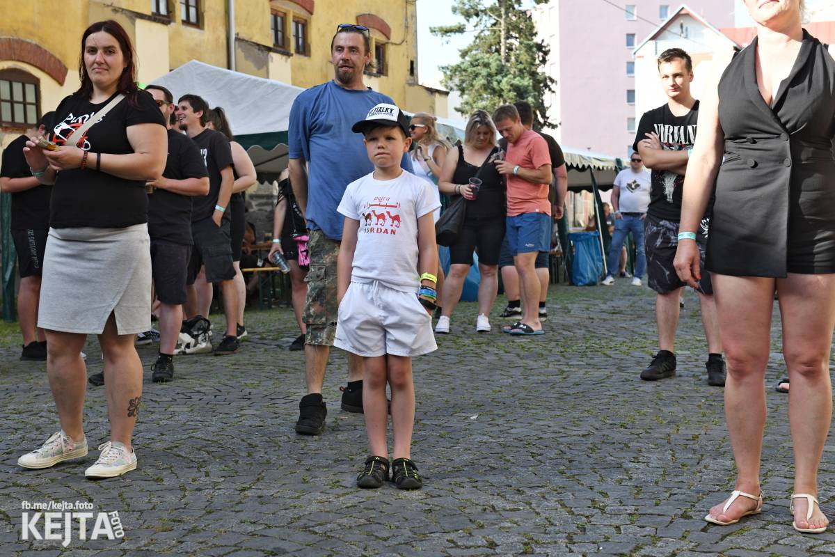 Punk Rock for Ferdinand: nejen dospěláci pařili na RV-4, The Fialky nebo !V.V.Ú.