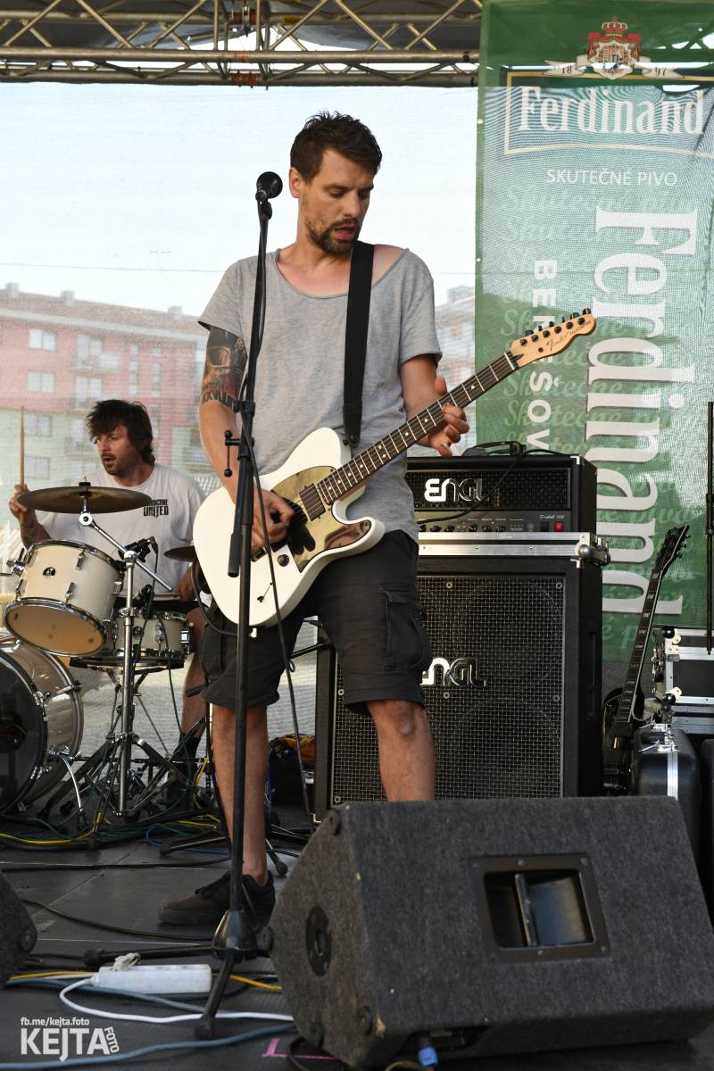 Punk Rock for Ferdinand: nejen dospěláci pařili na RV-4, The Fialky nebo !V.V.Ú.