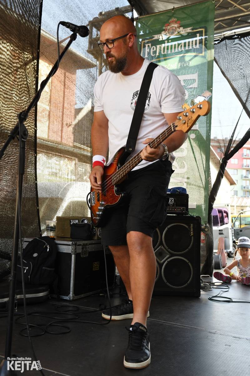 Punk Rock for Ferdinand: nejen dospěláci pařili na RV-4, The Fialky nebo !V.V.Ú.