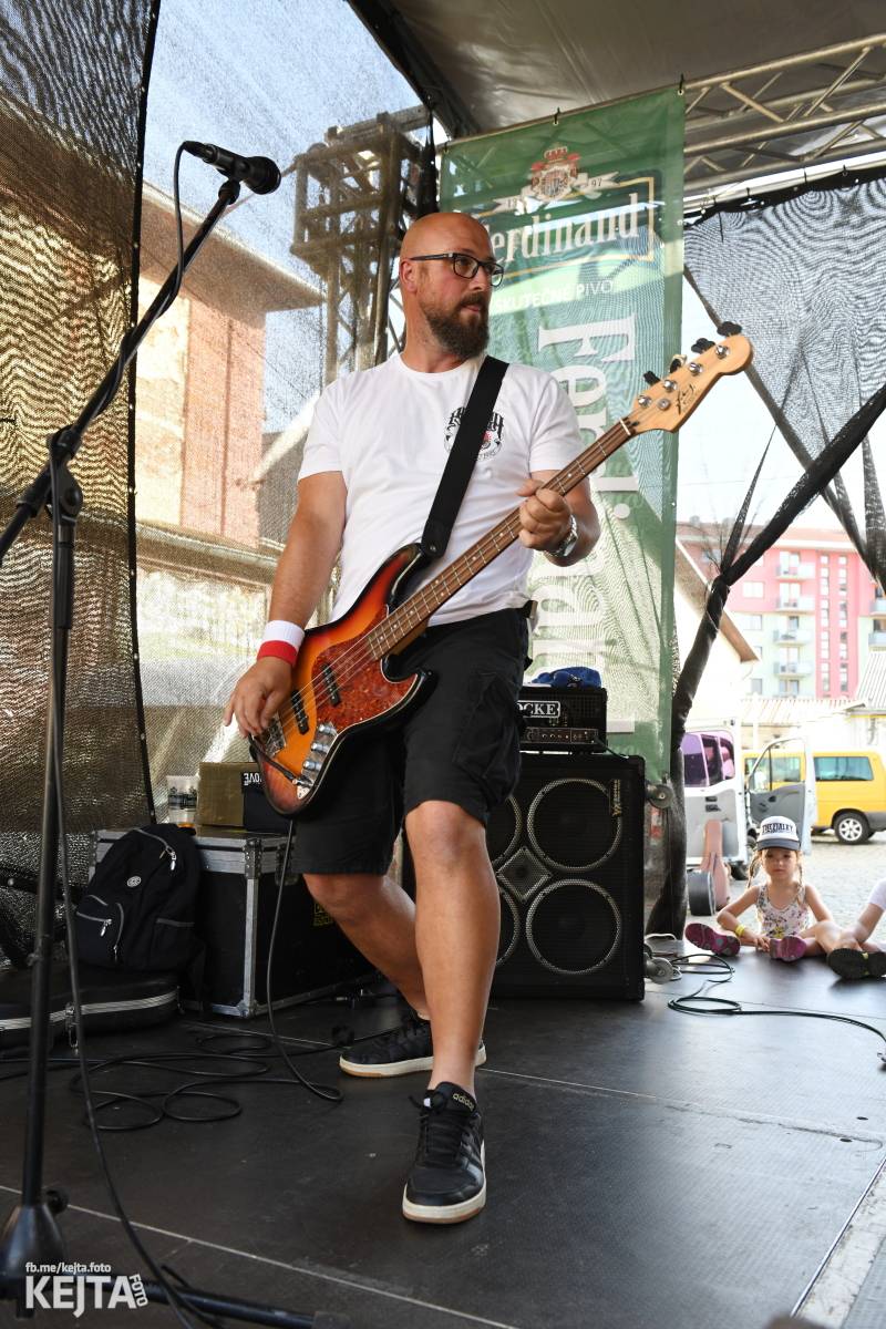 Punk Rock for Ferdinand: nejen dospěláci pařili na RV-4, The Fialky nebo !V.V.Ú.