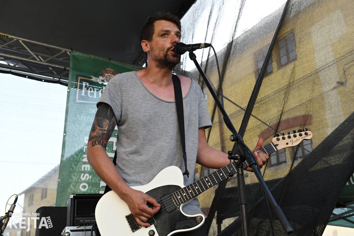 Punk Rock for Ferdinand: nejen dospěláci pařili na RV-4, The Fialky nebo !V.V.Ú.