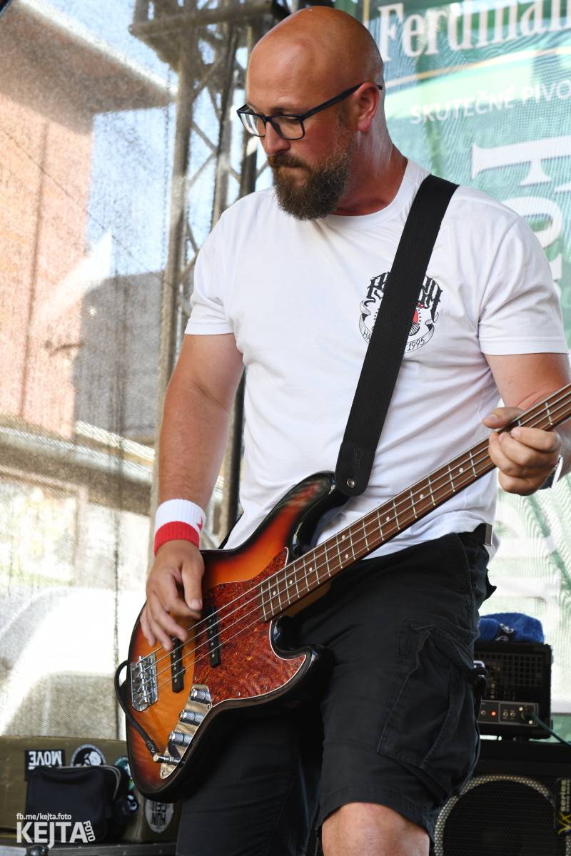 Punk Rock for Ferdinand: nejen dospěláci pařili na RV-4, The Fialky nebo !V.V.Ú.