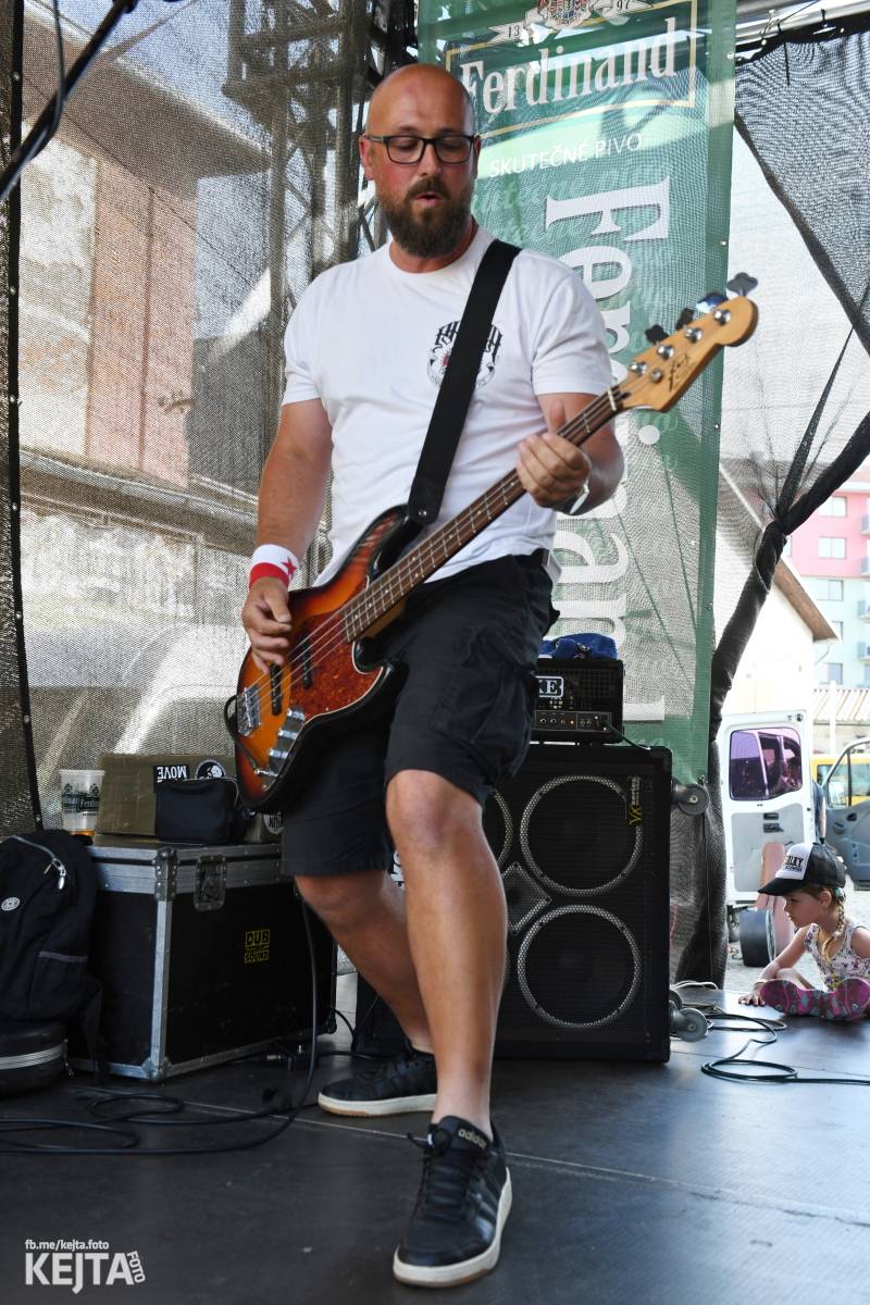 Punk Rock for Ferdinand: nejen dospěláci pařili na RV-4, The Fialky nebo !V.V.Ú.