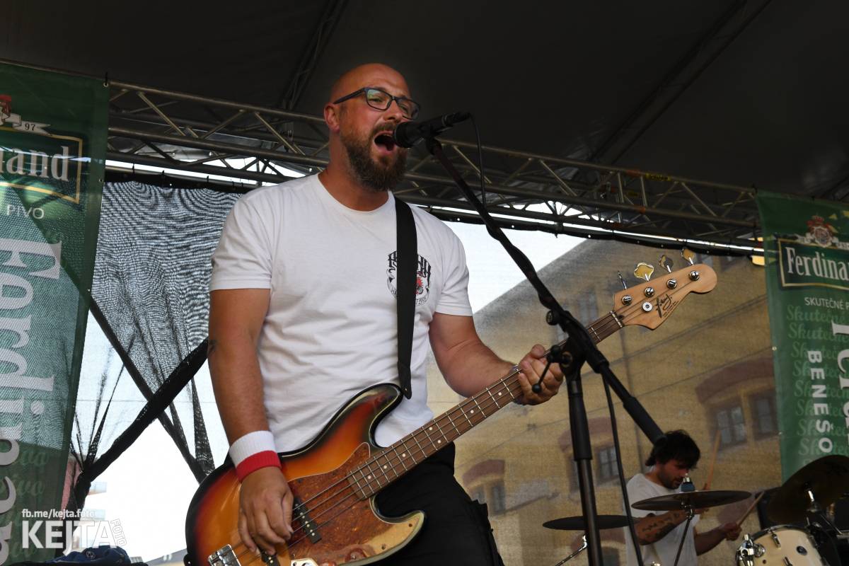 Punk Rock for Ferdinand: nejen dospěláci pařili na RV-4, The Fialky nebo !V.V.Ú.