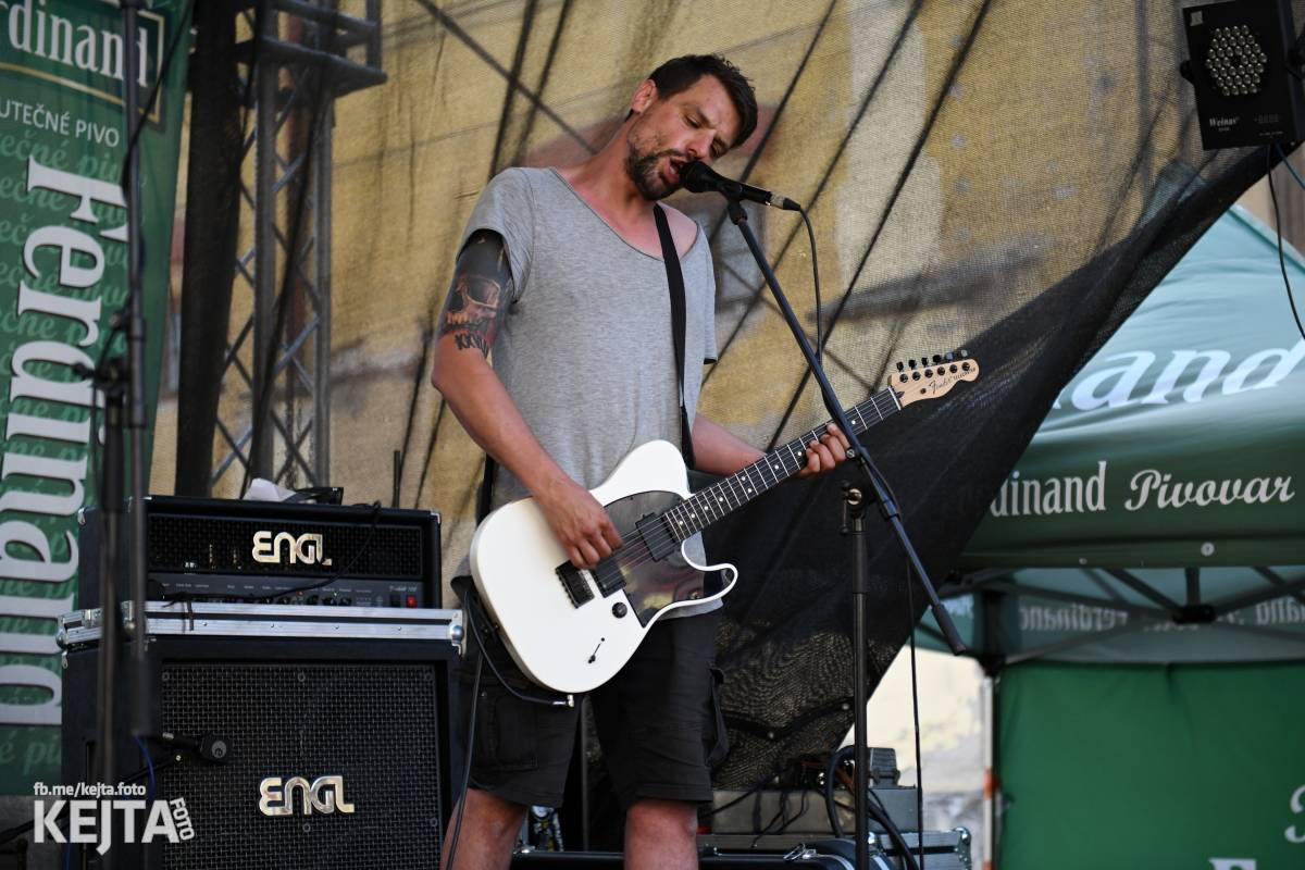 Punk Rock for Ferdinand: nejen dospěláci pařili na RV-4, The Fialky nebo !V.V.Ú.