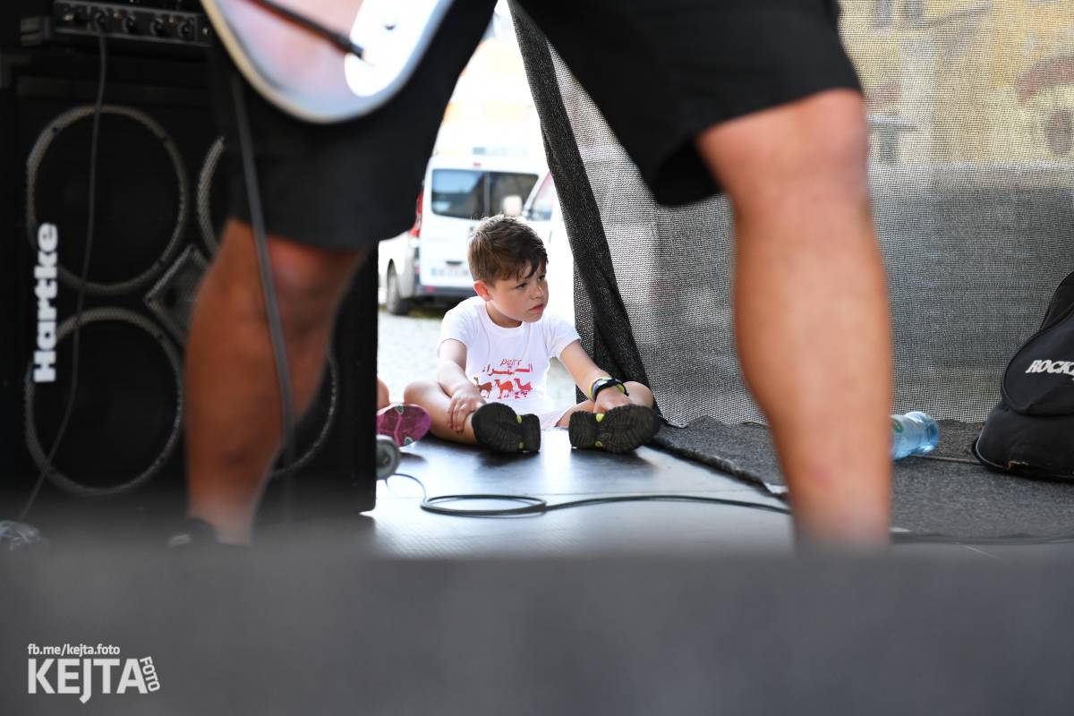 Punk Rock for Ferdinand: nejen dospěláci pařili na RV-4, The Fialky nebo !V.V.Ú.