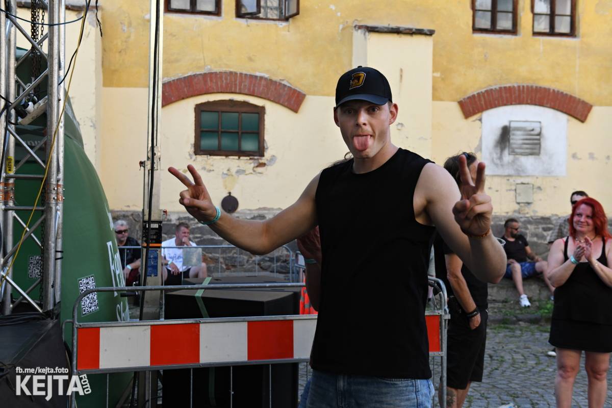 Punk Rock for Ferdinand: nejen dospěláci pařili na RV-4, The Fialky nebo !V.V.Ú.