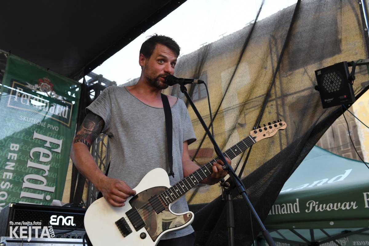 Punk Rock for Ferdinand: nejen dospěláci pařili na RV-4, The Fialky nebo !V.V.Ú.