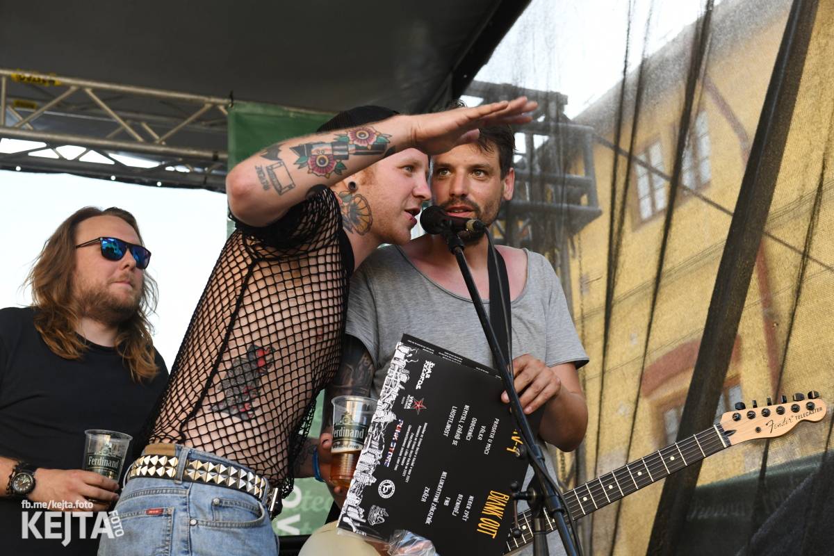 Punk Rock for Ferdinand: nejen dospěláci pařili na RV-4, The Fialky nebo !V.V.Ú.