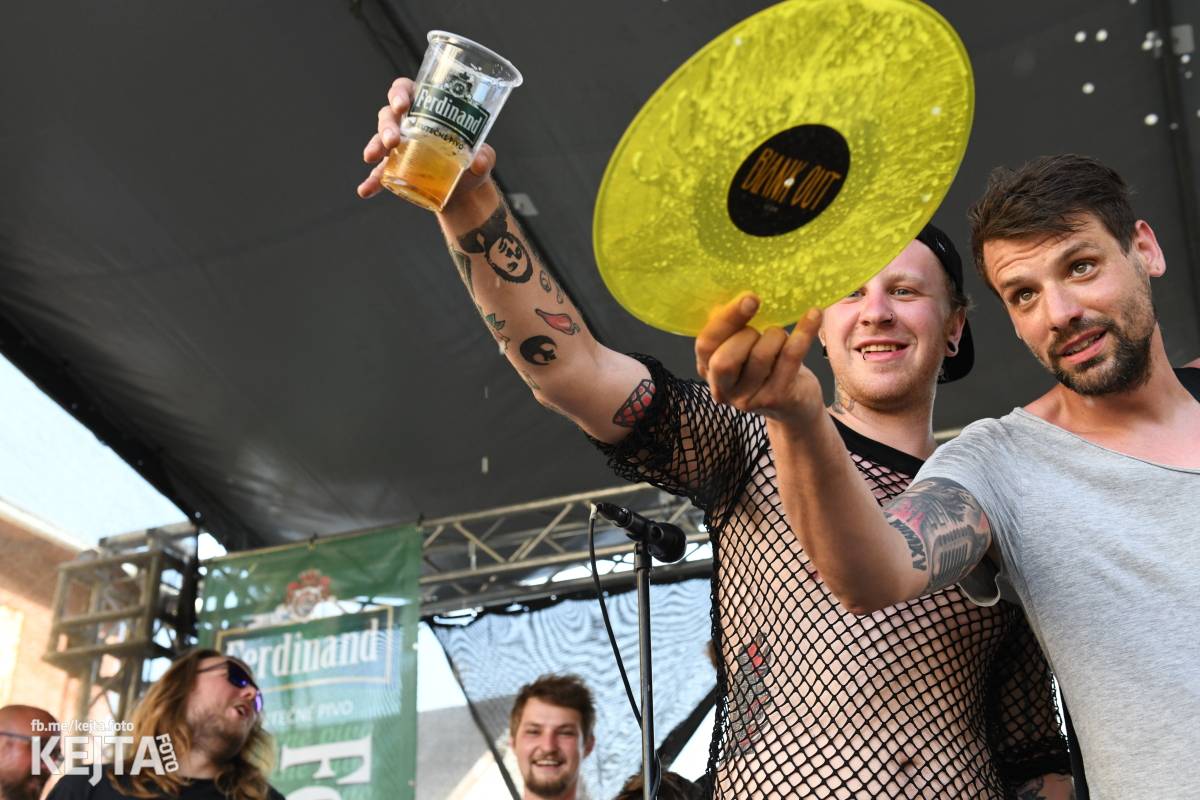 Punk Rock for Ferdinand: nejen dospěláci pařili na RV-4, The Fialky nebo !V.V.Ú.