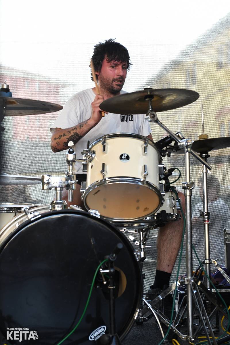 Punk Rock for Ferdinand: nejen dospěláci pařili na RV-4, The Fialky nebo !V.V.Ú.