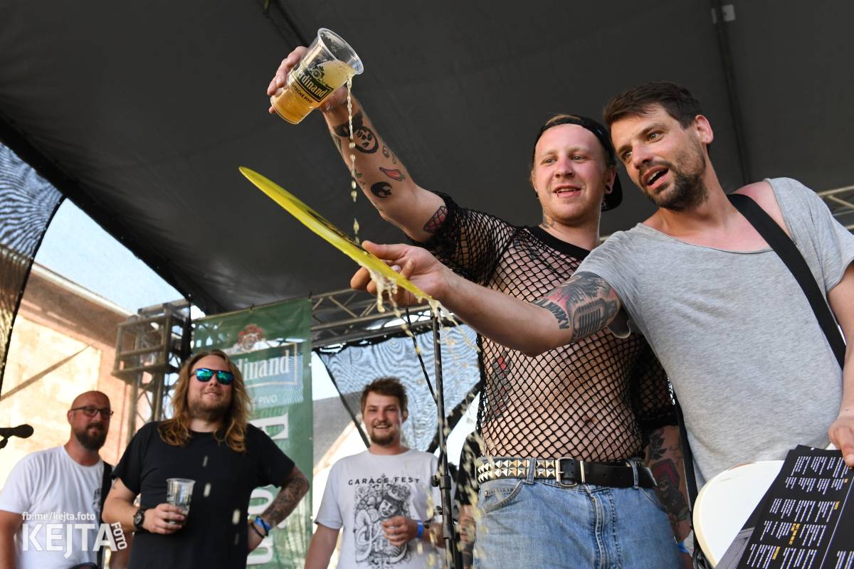 Punk Rock for Ferdinand: nejen dospěláci pařili na RV-4, The Fialky nebo !V.V.Ú.