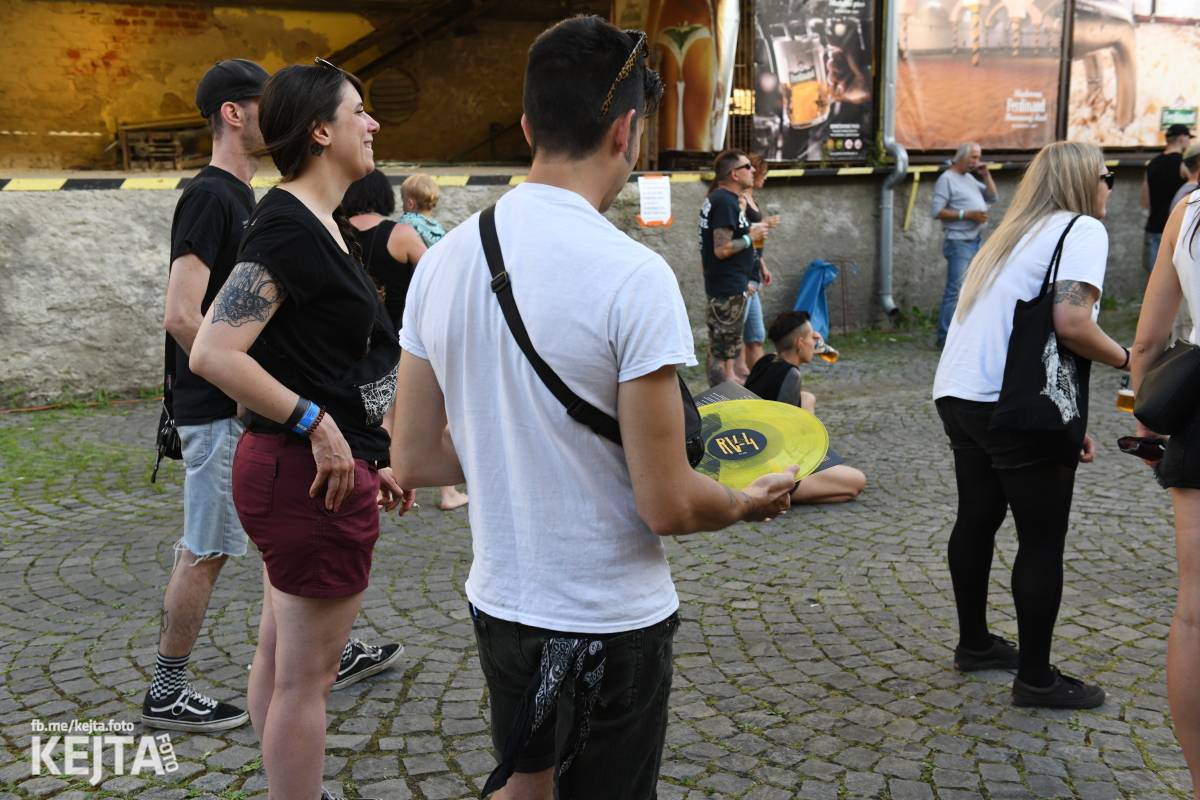 Punk Rock for Ferdinand: nejen dospěláci pařili na RV-4, The Fialky nebo !V.V.Ú.