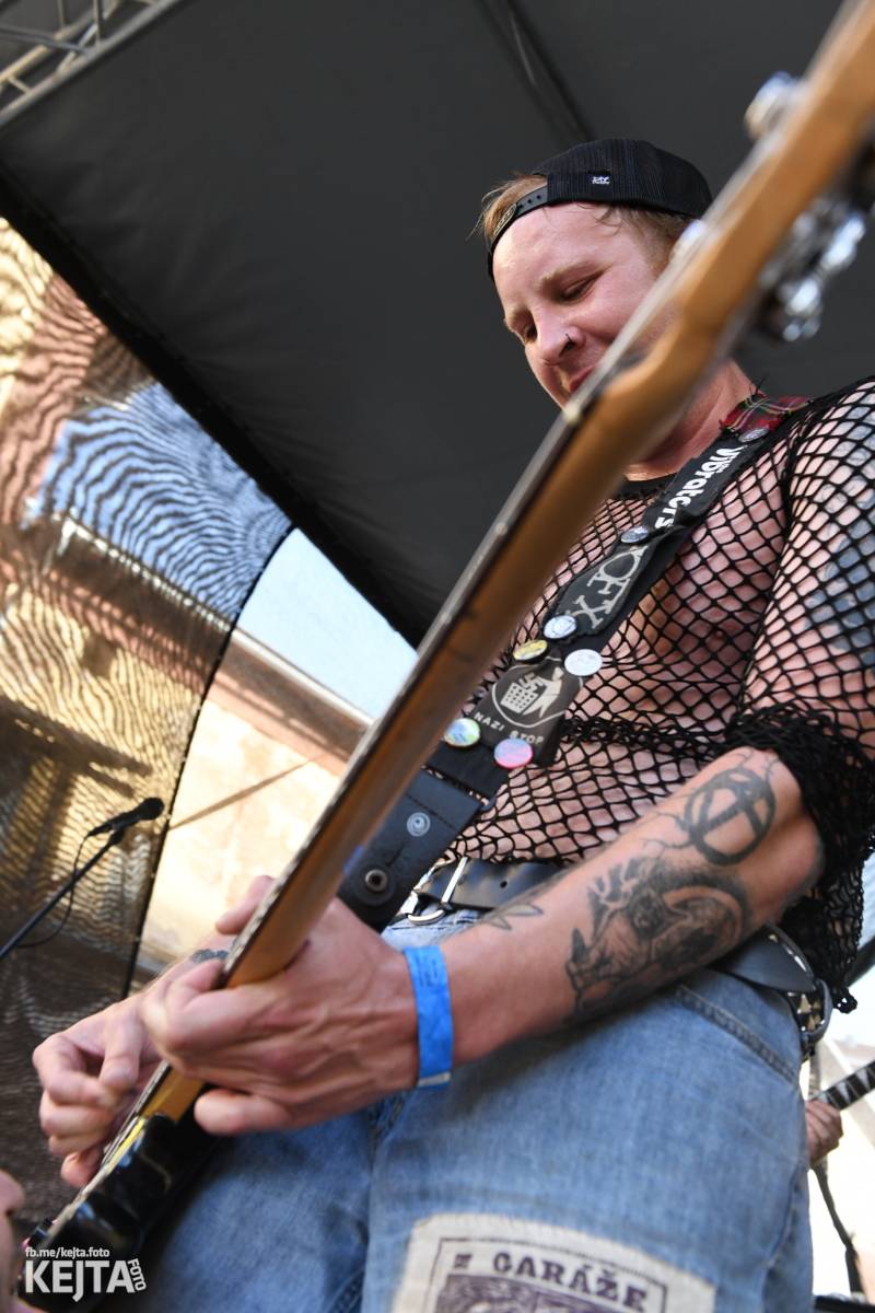 Punk Rock for Ferdinand: nejen dospěláci pařili na RV-4, The Fialky nebo !V.V.Ú.