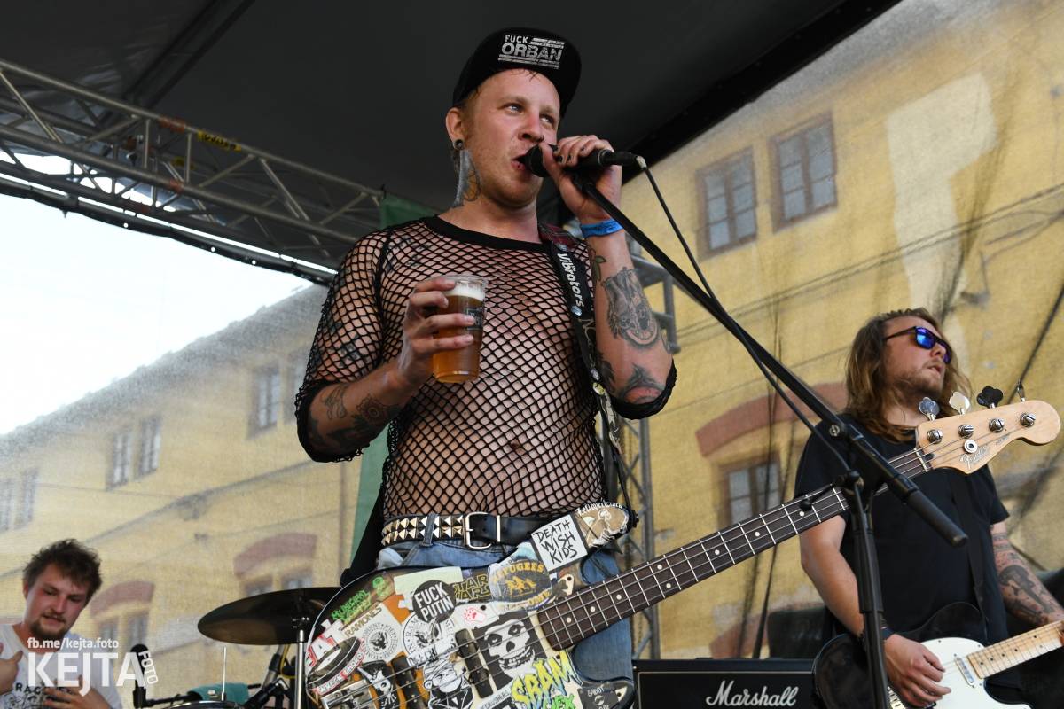 Punk Rock for Ferdinand: nejen dospěláci pařili na RV-4, The Fialky nebo !V.V.Ú.