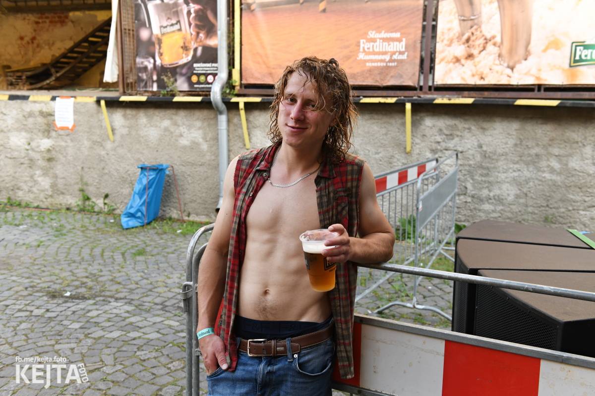 Punk Rock for Ferdinand: nejen dospěláci pařili na RV-4, The Fialky nebo !V.V.Ú.