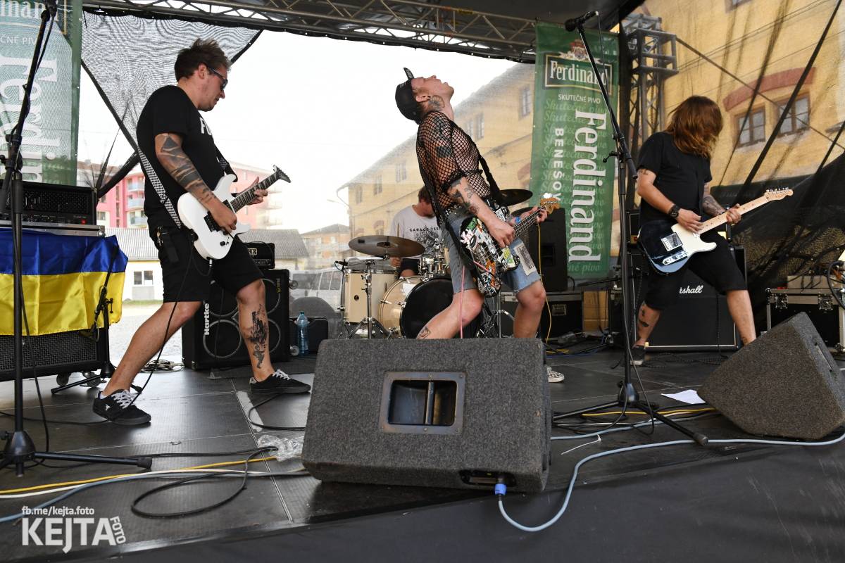 Punk Rock for Ferdinand: nejen dospěláci pařili na RV-4, The Fialky nebo !V.V.Ú.