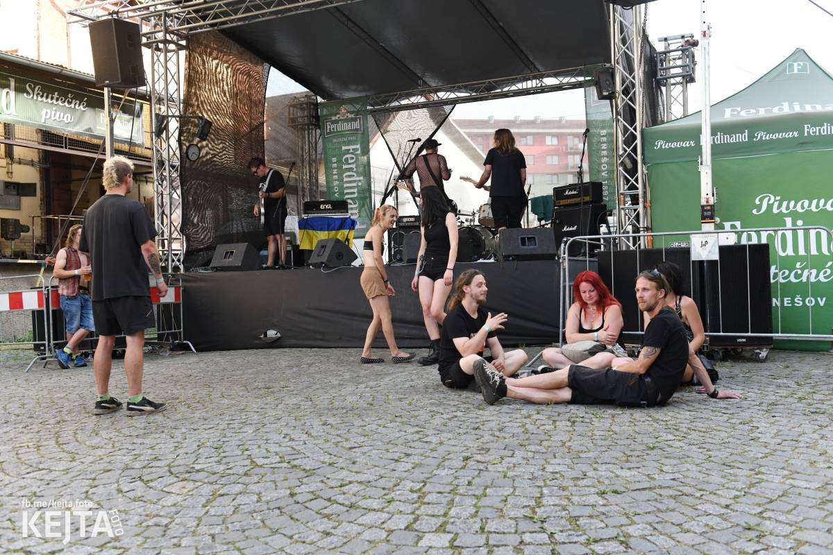 Punk Rock for Ferdinand: nejen dospěláci pařili na RV-4, The Fialky nebo !V.V.Ú.