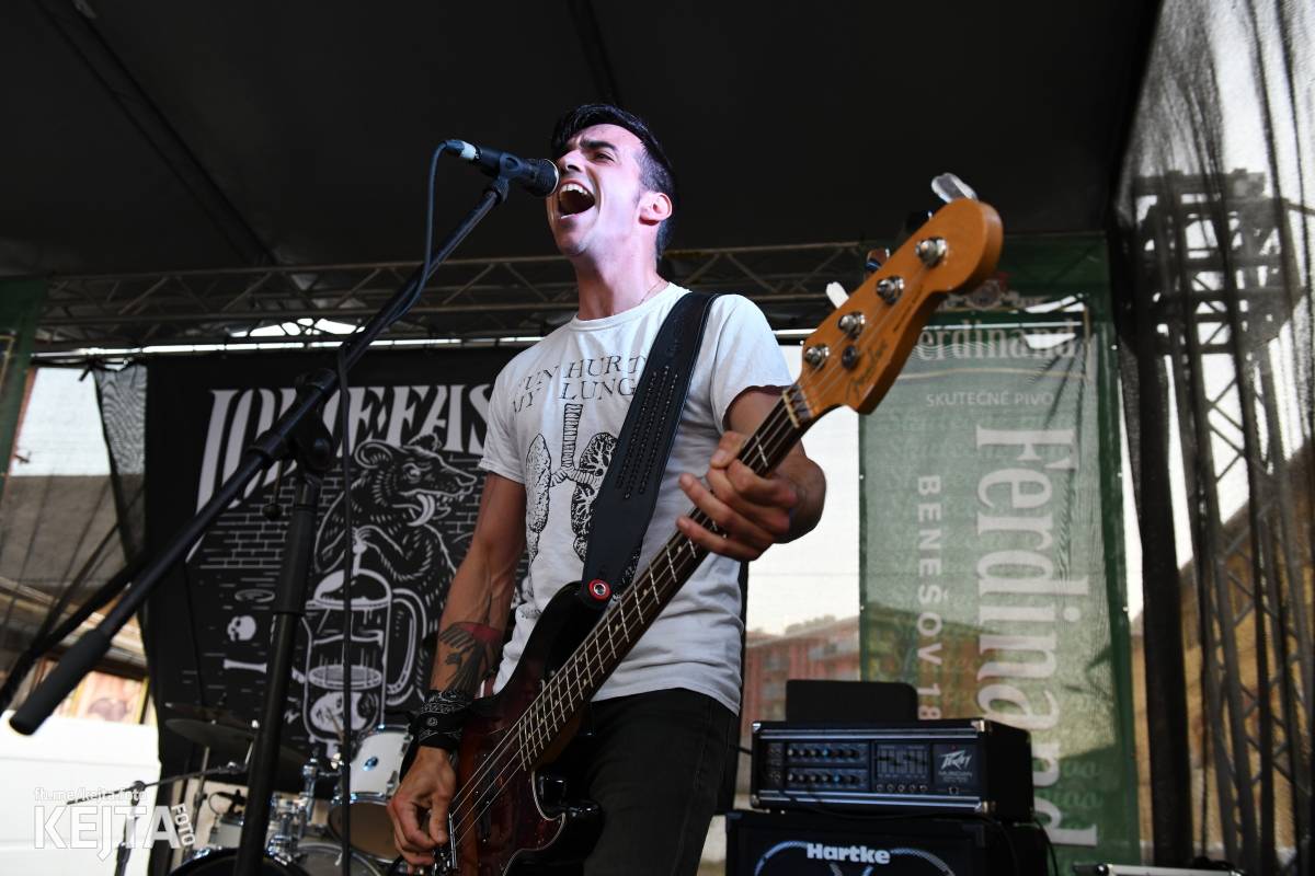 Punk Rock for Ferdinand: nejen dospěláci pařili na RV-4, The Fialky nebo !V.V.Ú.