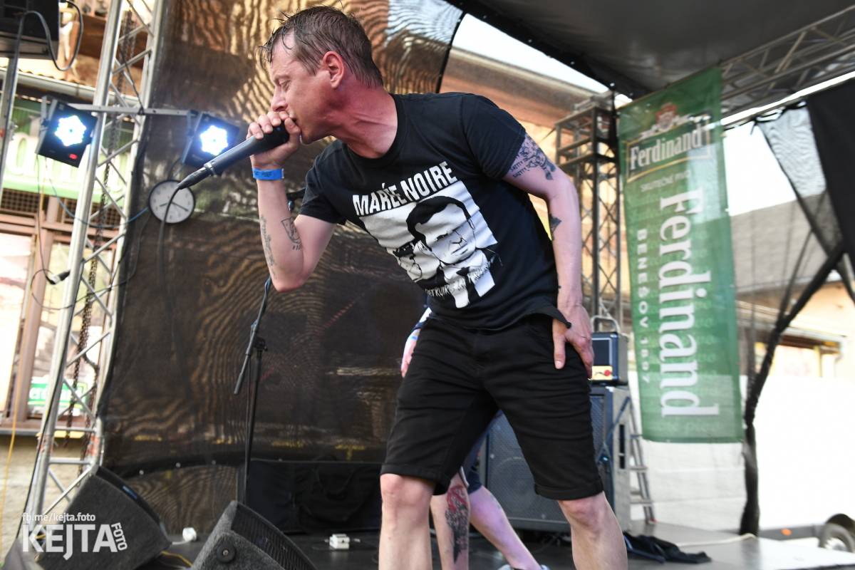 Punk Rock for Ferdinand: nejen dospěláci pařili na RV-4, The Fialky nebo !V.V.Ú.