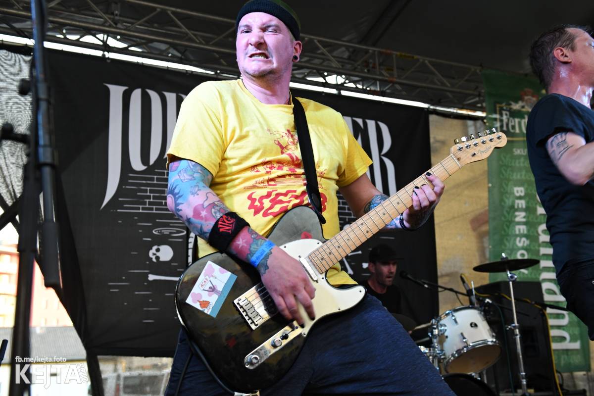 Punk Rock for Ferdinand: nejen dospěláci pařili na RV-4, The Fialky nebo !V.V.Ú.