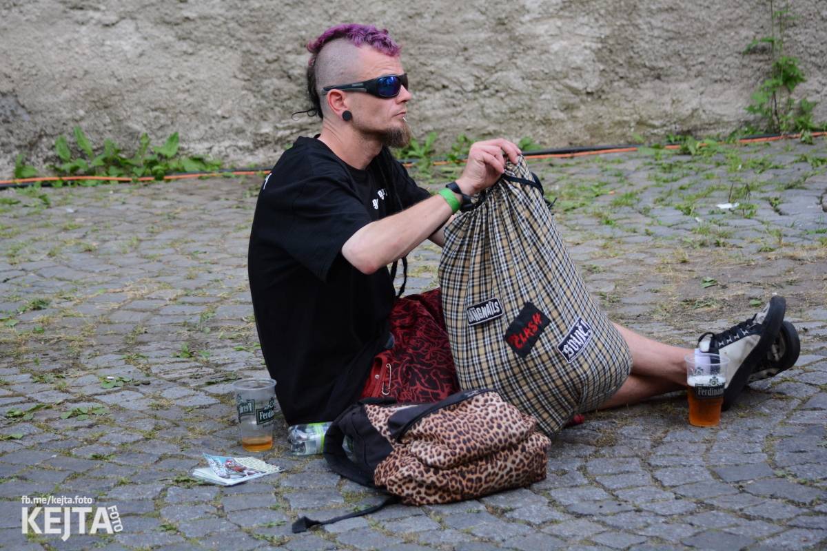 Punk Rock for Ferdinand: nejen dospěláci pařili na RV-4, The Fialky nebo !V.V.Ú.