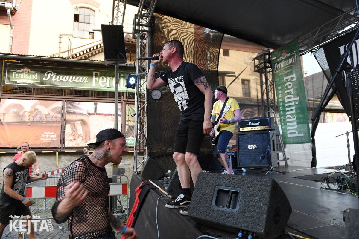 Punk Rock for Ferdinand: nejen dospěláci pařili na RV-4, The Fialky nebo !V.V.Ú.