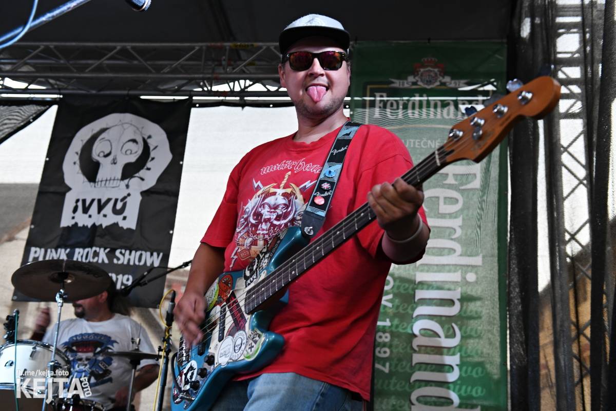 Punk Rock for Ferdinand: nejen dospěláci pařili na RV-4, The Fialky nebo !V.V.Ú.