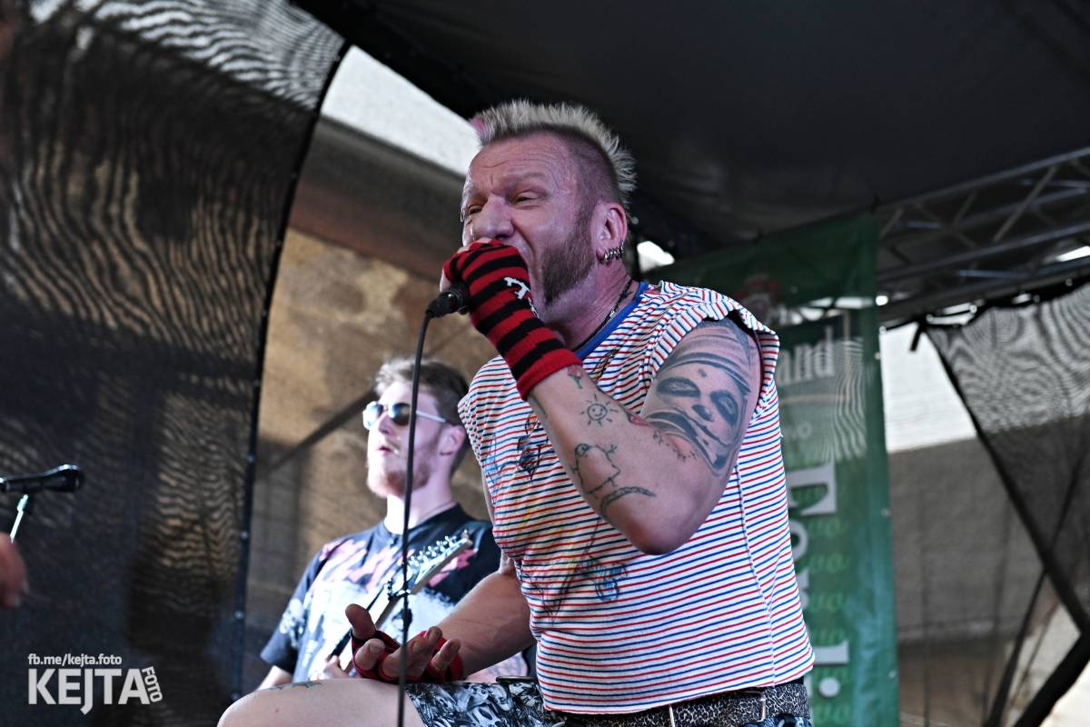 Punk Rock for Ferdinand: nejen dospěláci pařili na RV-4, The Fialky nebo !V.V.Ú.