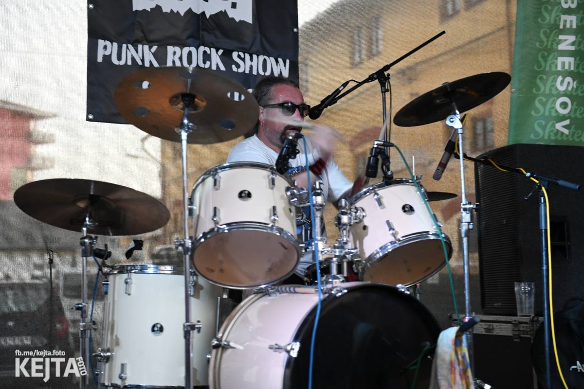 Punk Rock for Ferdinand: nejen dospěláci pařili na RV-4, The Fialky nebo !V.V.Ú.