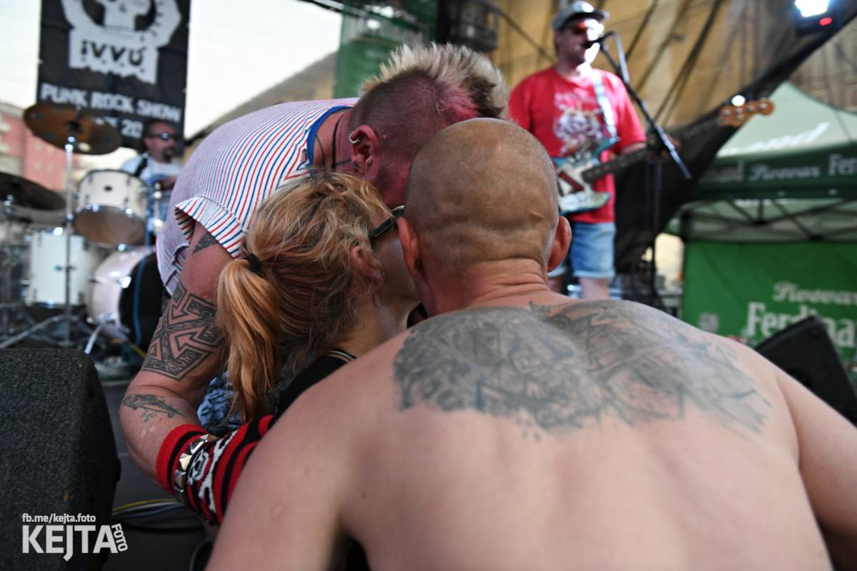 Punk Rock for Ferdinand: nejen dospěláci pařili na RV-4, The Fialky nebo !V.V.Ú.