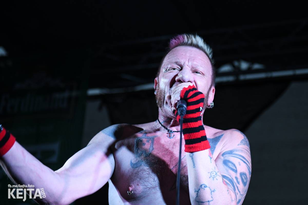 Punk Rock for Ferdinand: nejen dospěláci pařili na RV-4, The Fialky nebo !V.V.Ú.