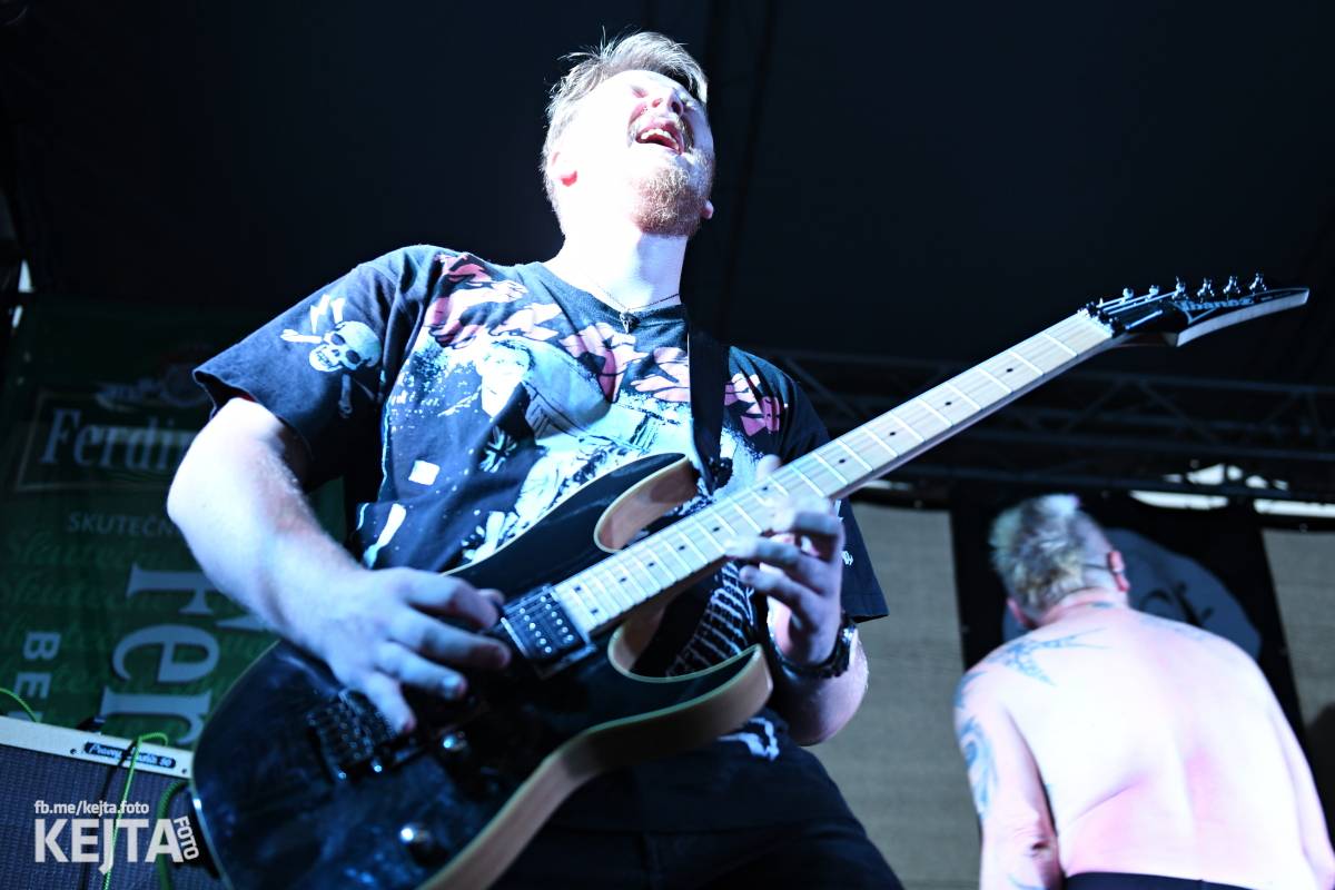 Punk Rock for Ferdinand: nejen dospěláci pařili na RV-4, The Fialky nebo !V.V.Ú.