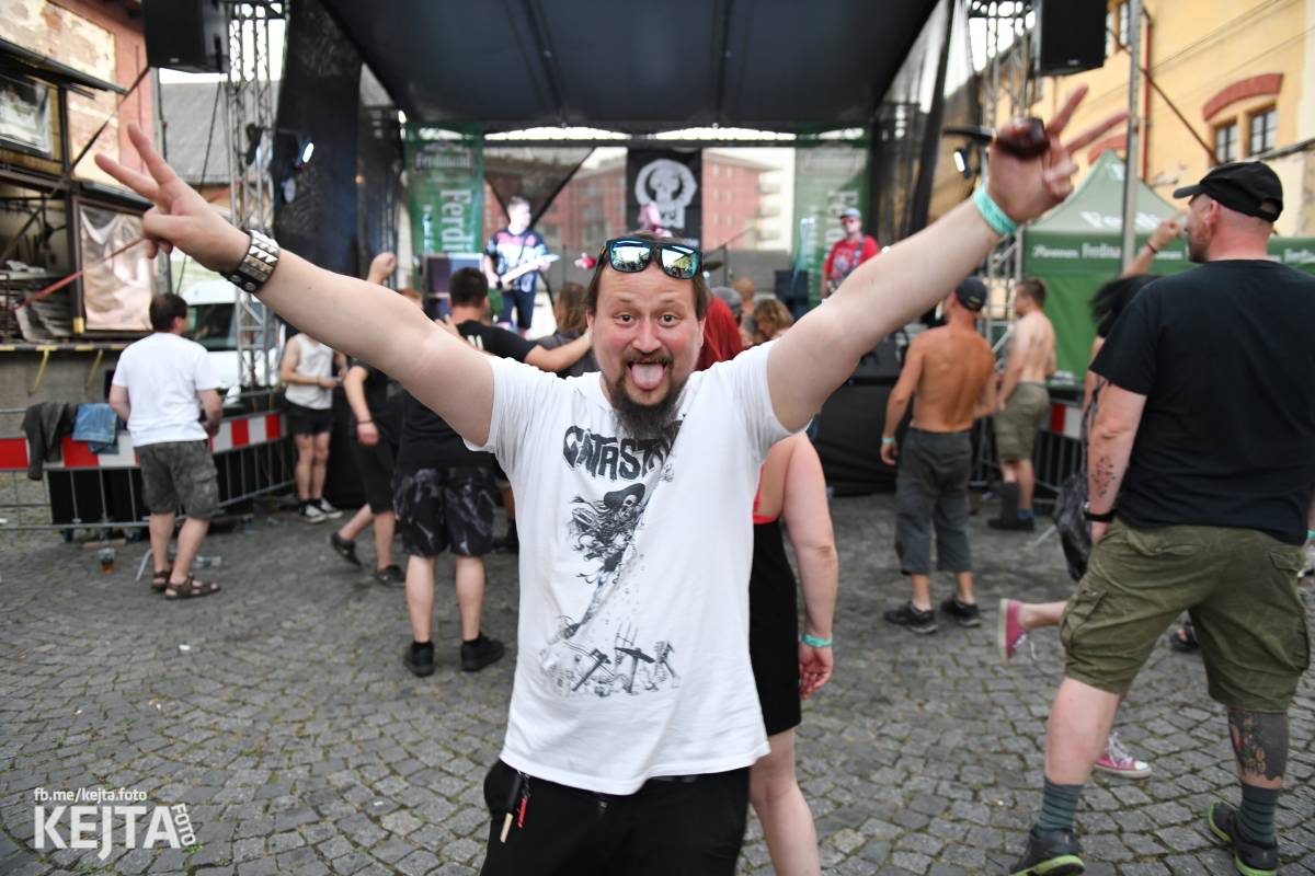 Punk Rock for Ferdinand: nejen dospěláci pařili na RV-4, The Fialky nebo !V.V.Ú.