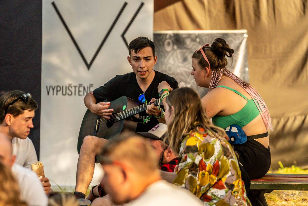 Závěrečný den Rock For People patřil Green Day, Sum 41 a Weezer, bavila i Vypsaná fiXa