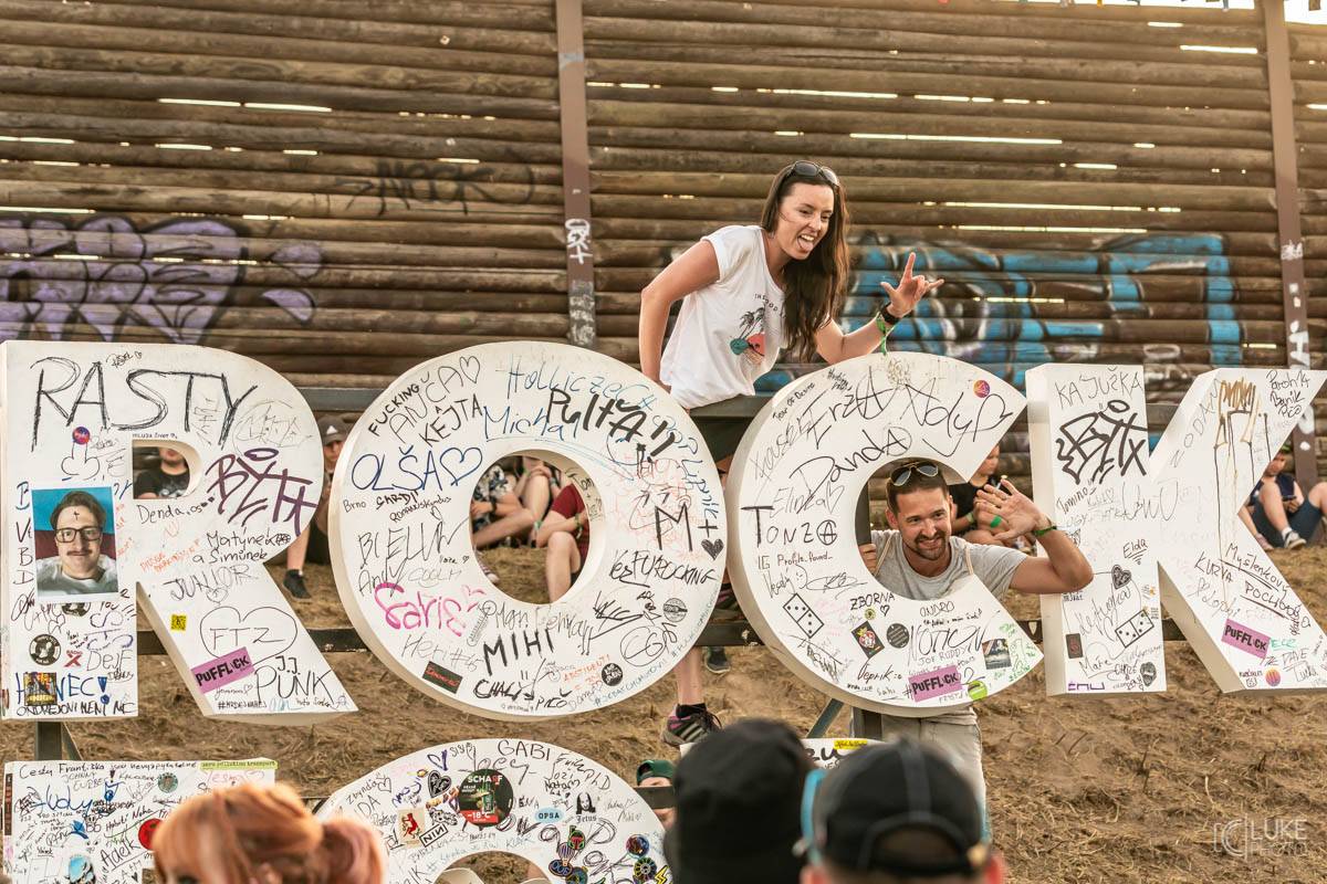 Závěrečný den Rock For People patřil Green Day, Sum 41 a Weezer, bavila i Vypsaná fiXa