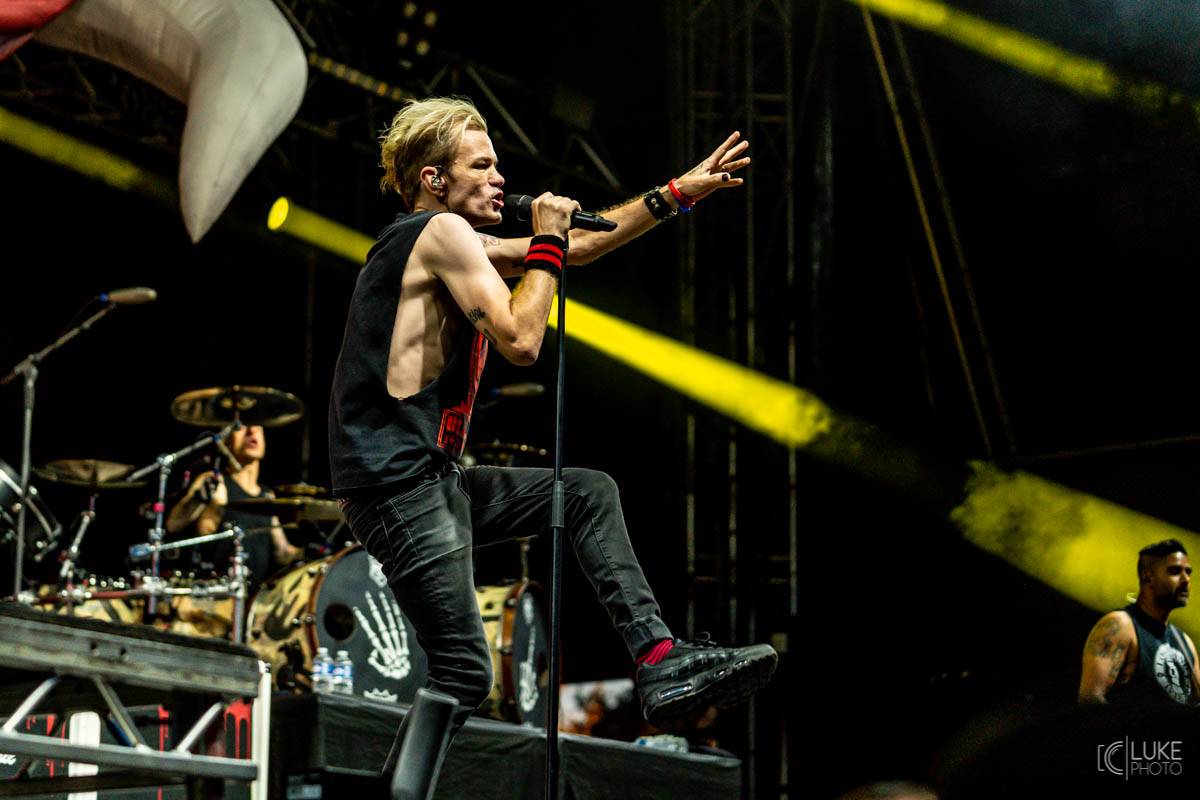 Závěrečný den Rock For People patřil Green Day, Sum 41 a Weezer, bavila i Vypsaná fiXa