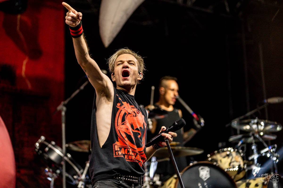 Závěrečný den Rock For People patřil Green Day, Sum 41 a Weezer, bavila i Vypsaná fiXa