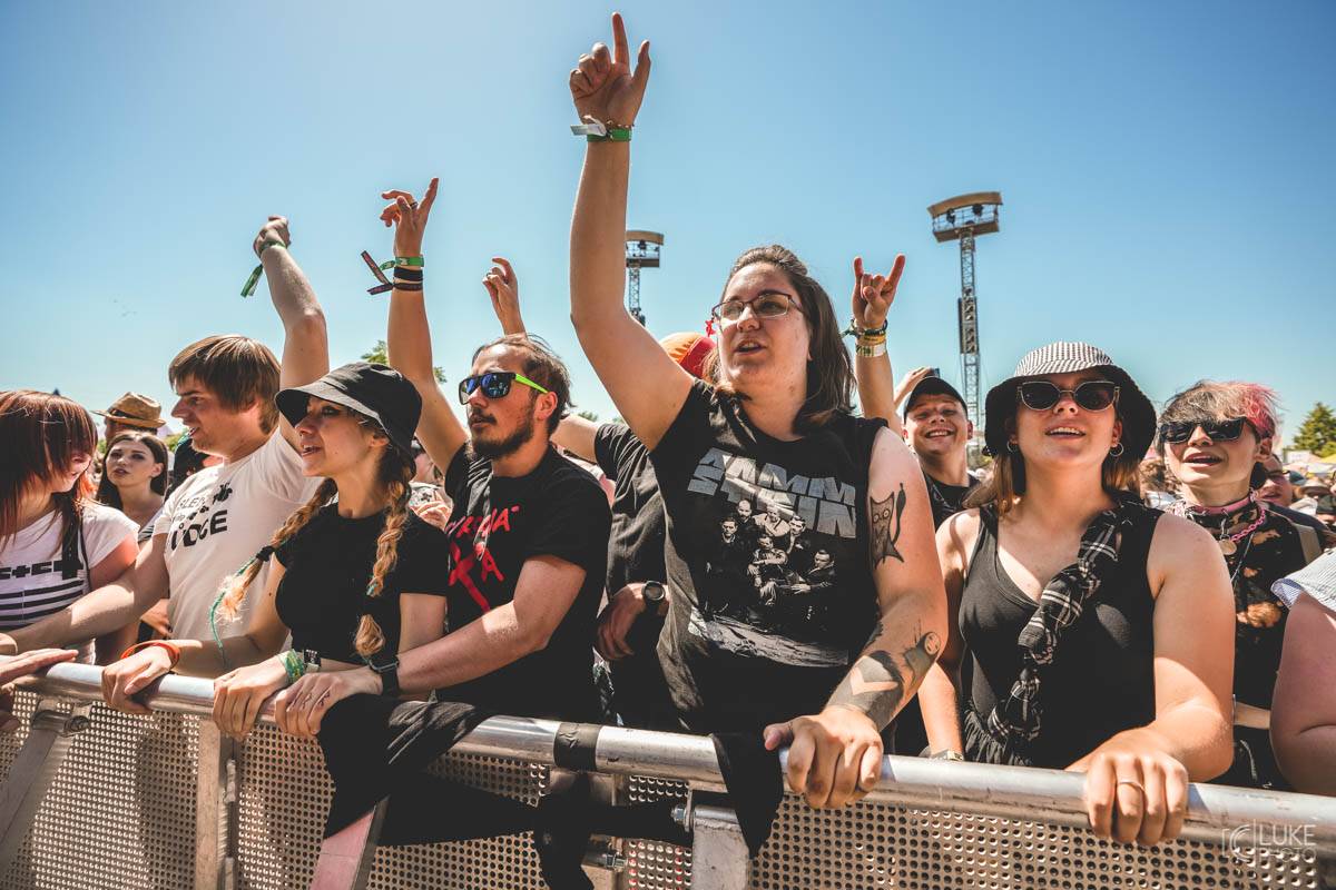 Závěrečný den Rock For People patřil Green Day, Sum 41 a Weezer, bavila i Vypsaná fiXa