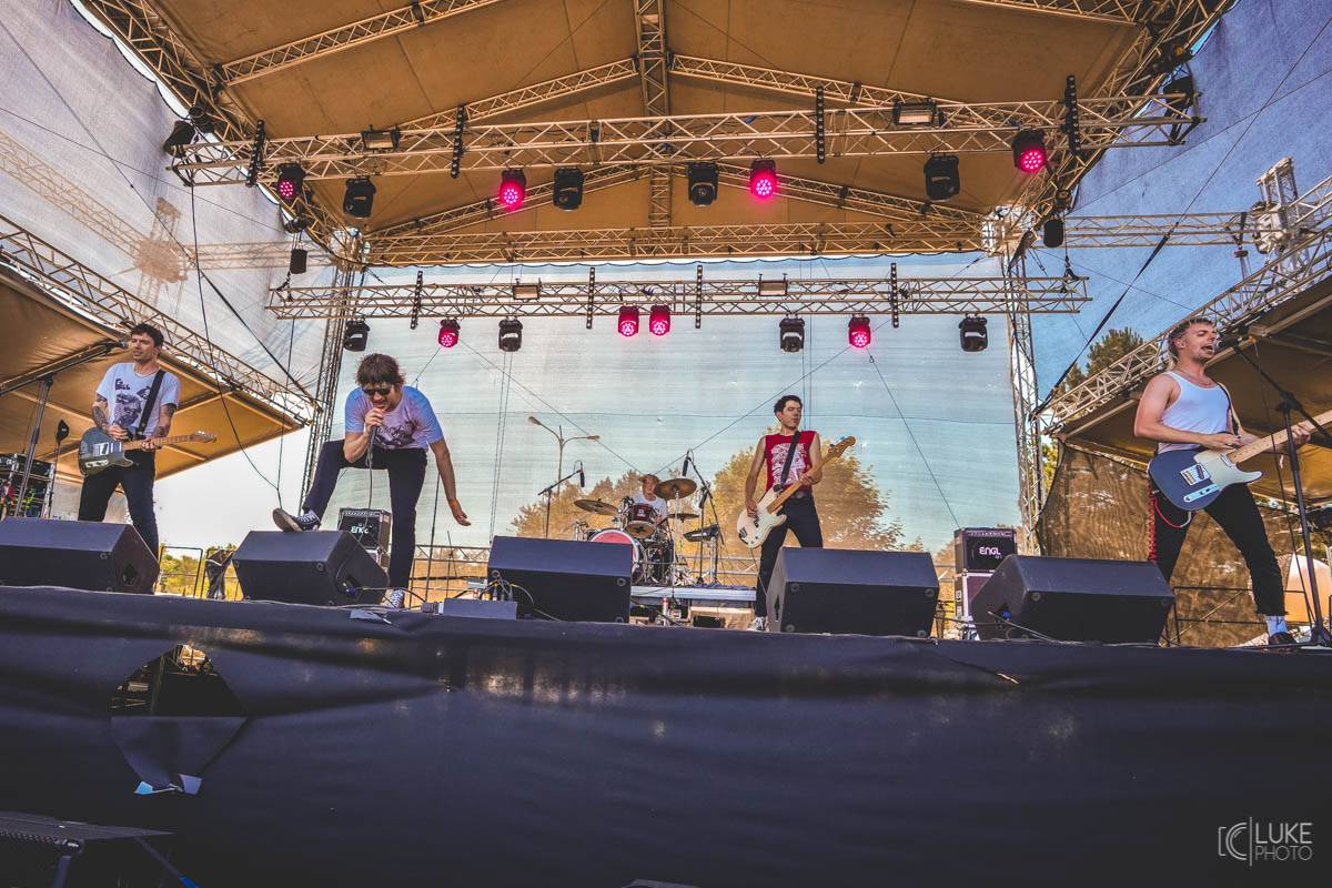 Závěrečný den Rock For People patřil Green Day, Sum 41 a Weezer, bavila i Vypsaná fiXa