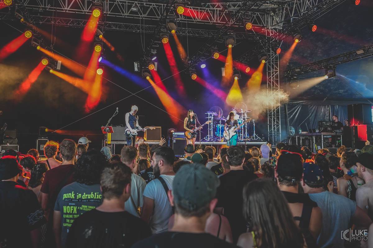 Závěrečný den Rock For People patřil Green Day, Sum 41 a Weezer, bavila i Vypsaná fiXa