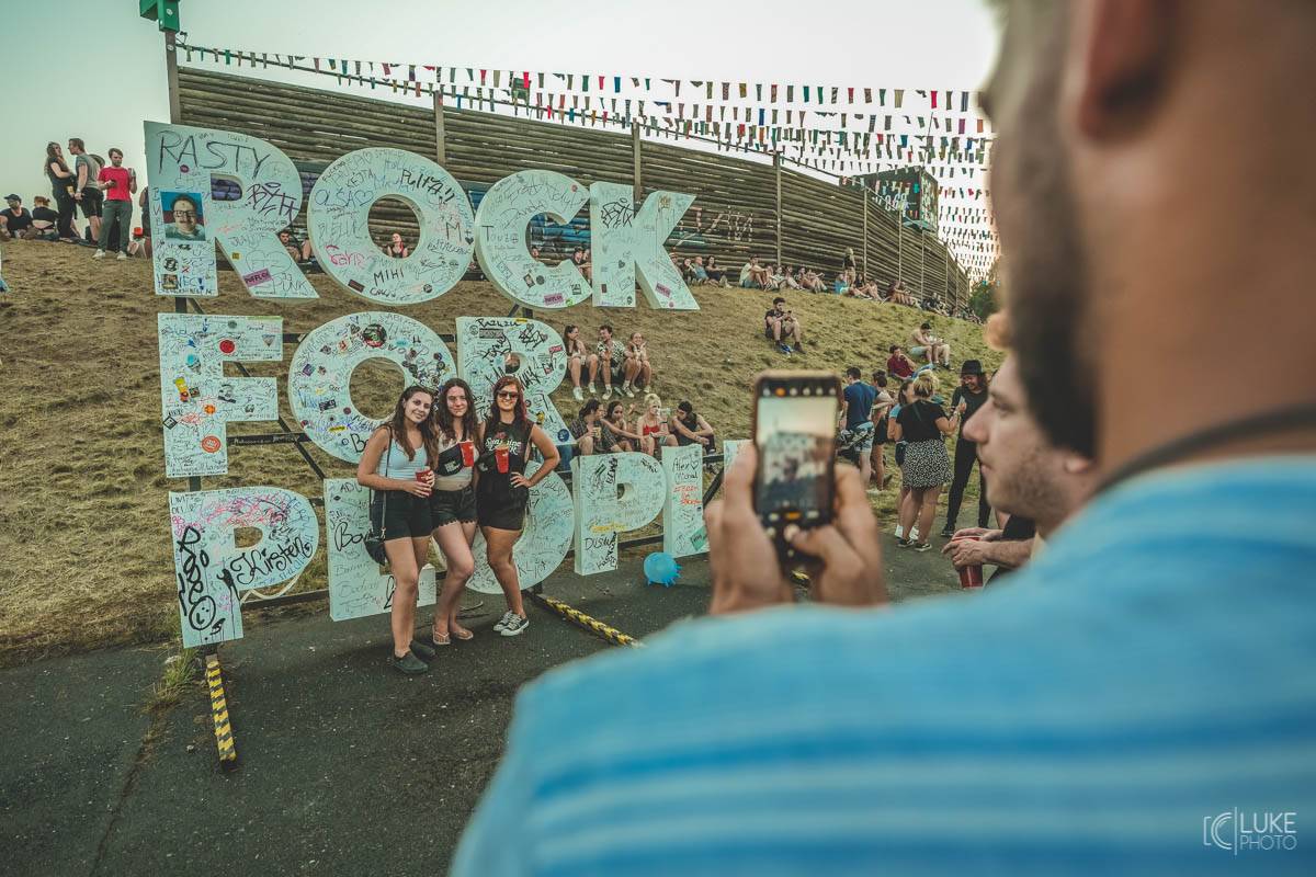 Závěrečný den Rock For People patřil Green Day, Sum 41 a Weezer, bavila i Vypsaná fiXa