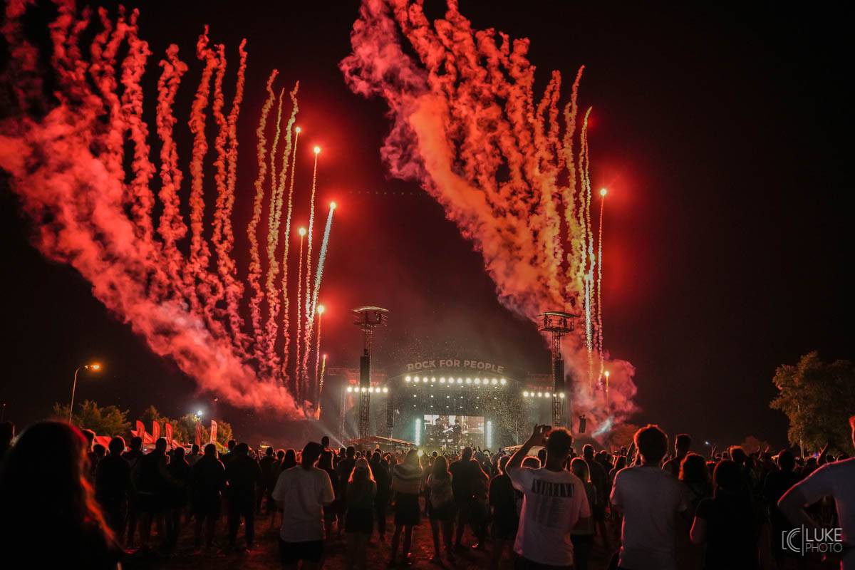 Závěrečný den Rock For People patřil Green Day, Sum 41 a Weezer, bavila i Vypsaná fiXa