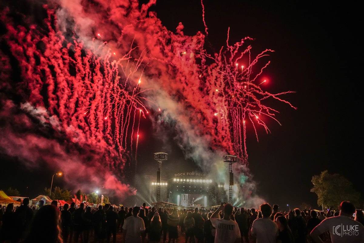 Závěrečný den Rock For People patřil Green Day, Sum 41 a Weezer, bavila i Vypsaná fiXa