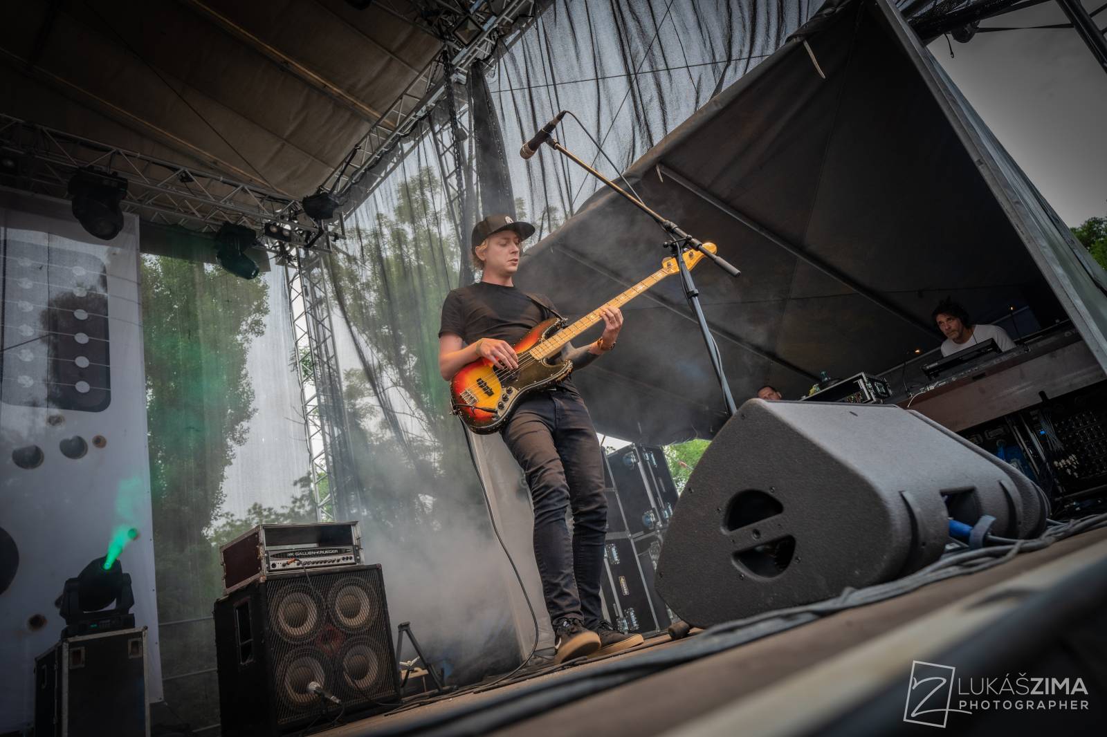 Pogující dav i křest Kusů radosti. Vypsaná fiXa si koncert v Ledárnách užila naplno