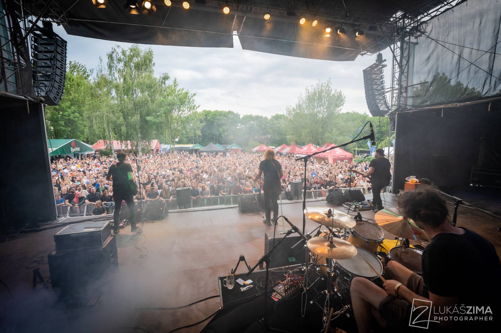 Pogující dav i křest Kusů radosti. Vypsaná fiXa si koncert v Ledárnách užila naplno