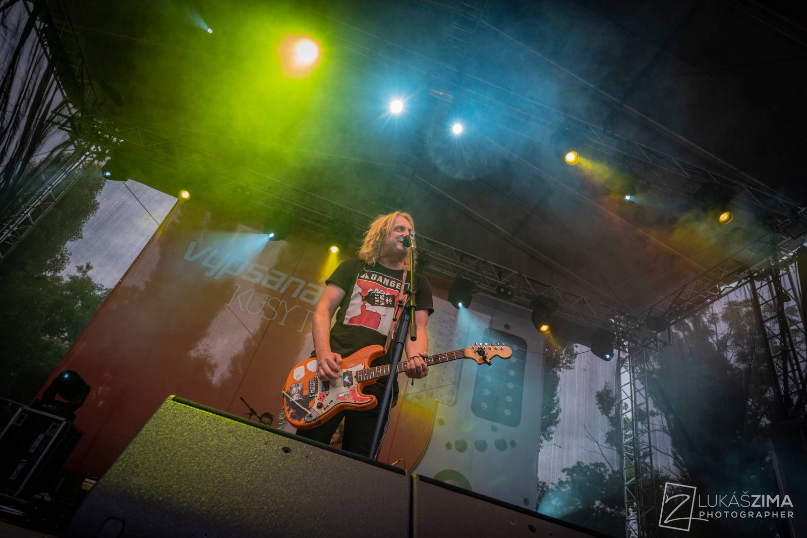 Pogující dav i křest Kusů radosti. Vypsaná fiXa si koncert v Ledárnách užila naplno