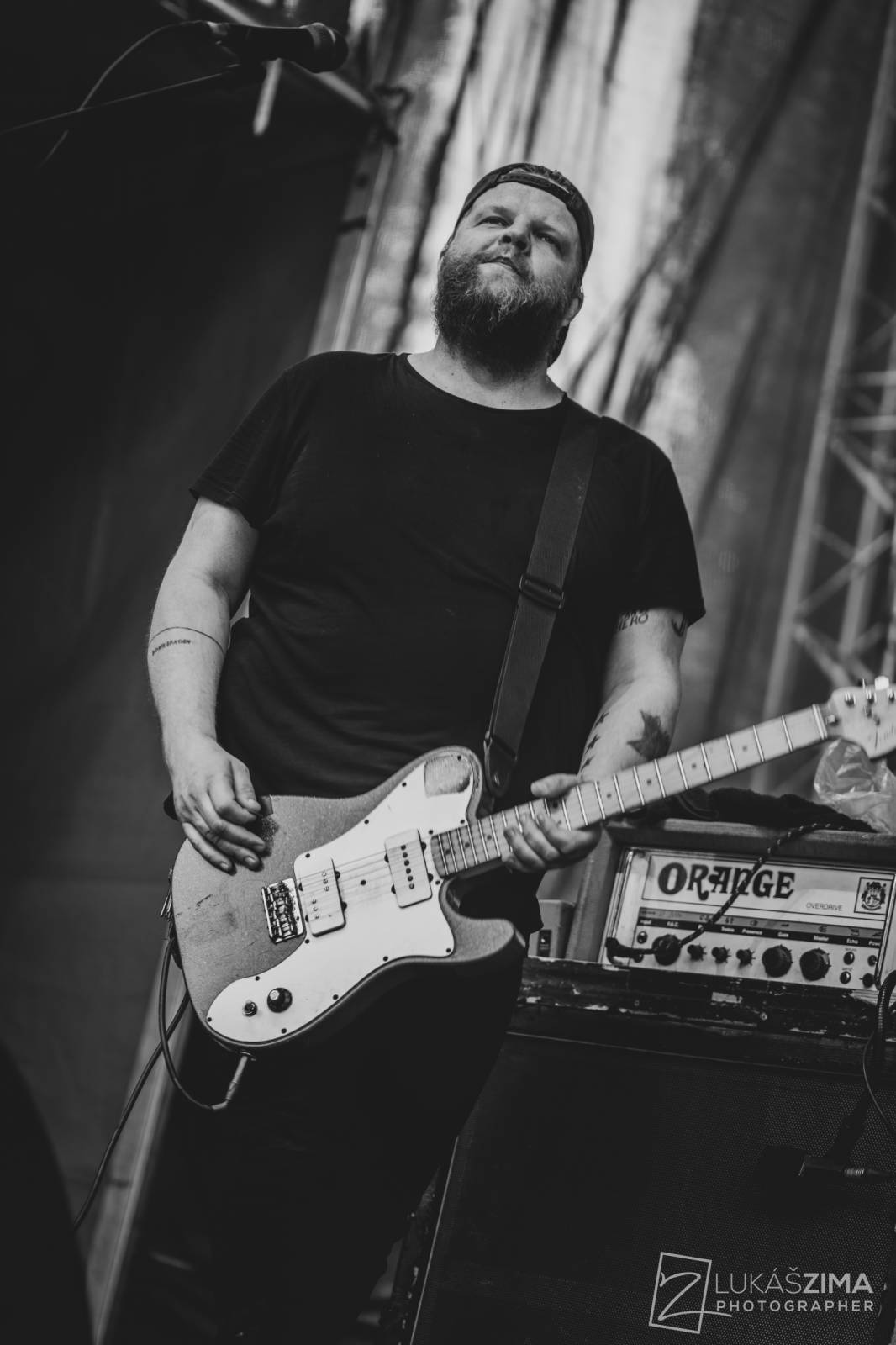 Pogující dav i křest Kusů radosti. Vypsaná fiXa si koncert v Ledárnách užila naplno