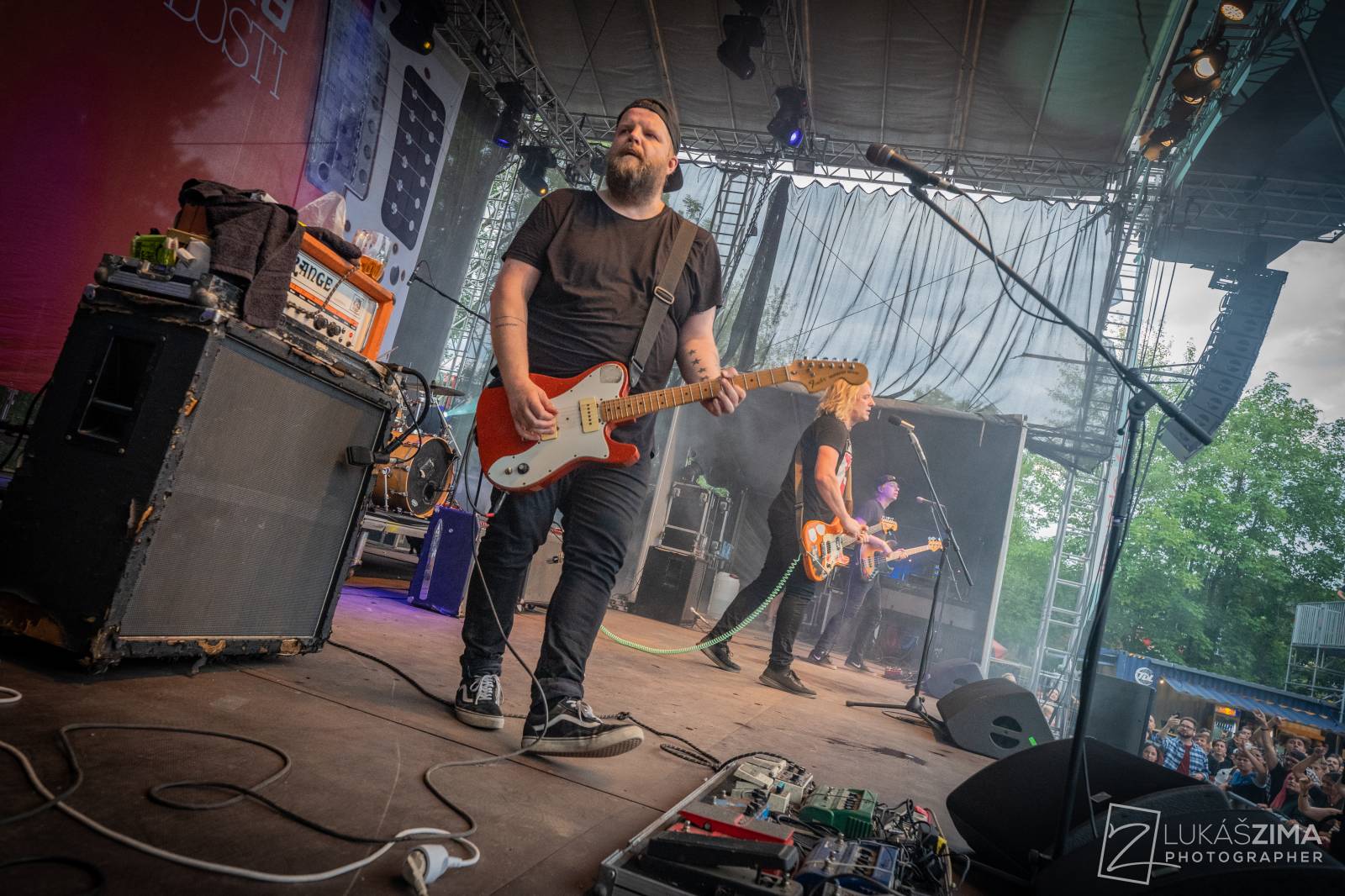 Pogující dav i křest Kusů radosti. Vypsaná fiXa si koncert v Ledárnách užila naplno